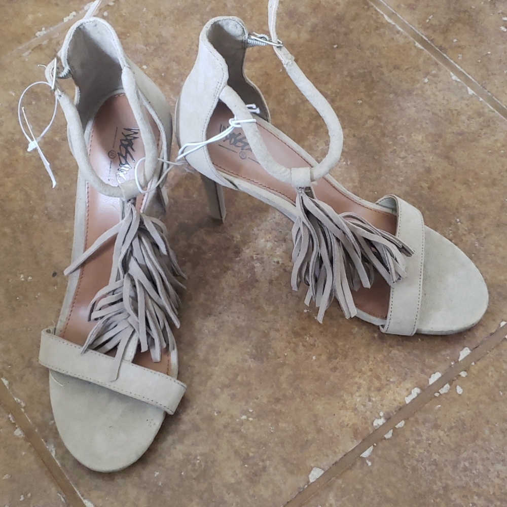 Mossimo tassel heels
